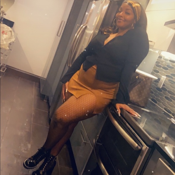 Meet your Posher, Erica - Picture 2 of 6